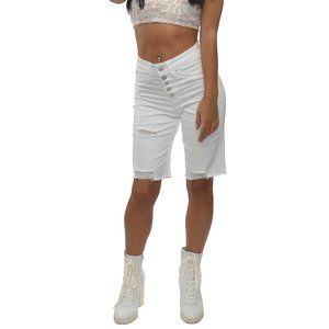 JUNIOR HIGH-RISE BERMUDA SHORT W/ EXPOSED BUTTONS